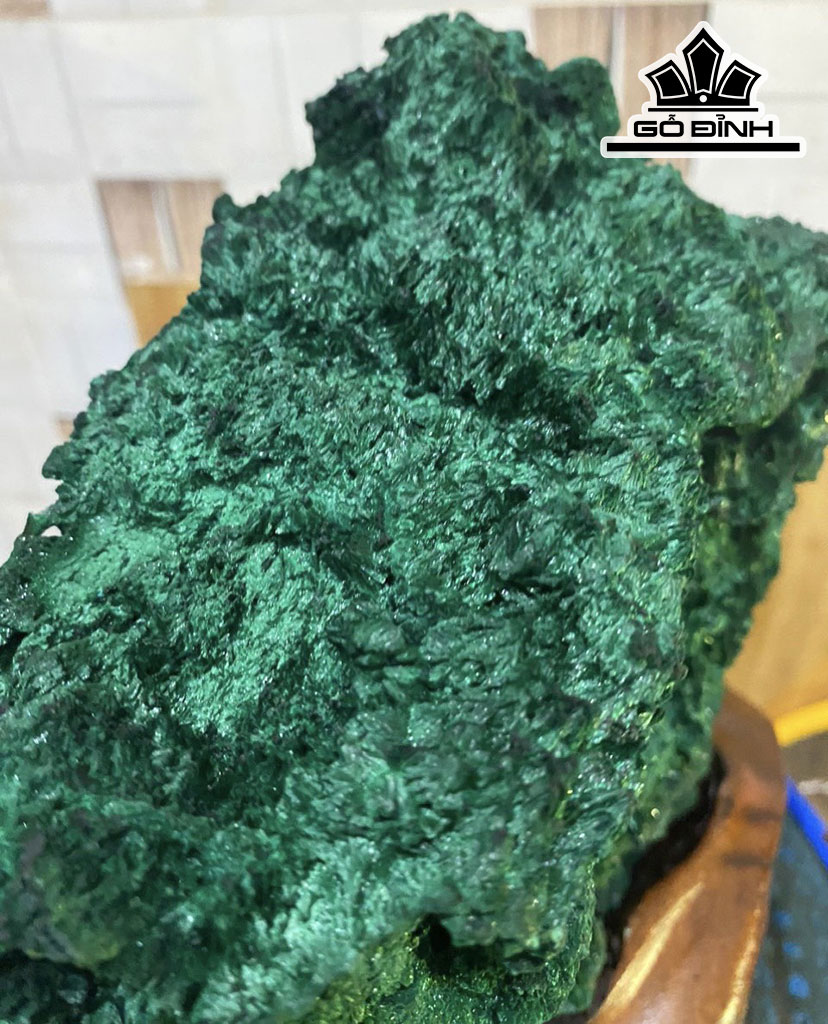 Tác Phẩm Đá Malachite Cao 27 Ngang 25 (cm)  7,4kg