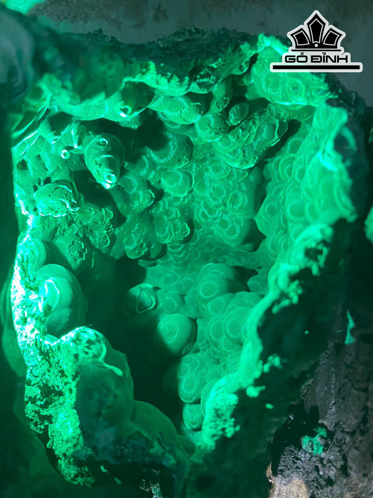 Tác Phẩm Đá Malachite Cao 37 (cm)  6,4kg