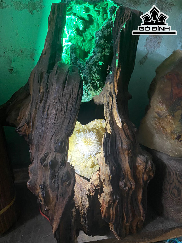 Tác Phẩm Đá Malachite Cao 37 (cm)  6,4kg