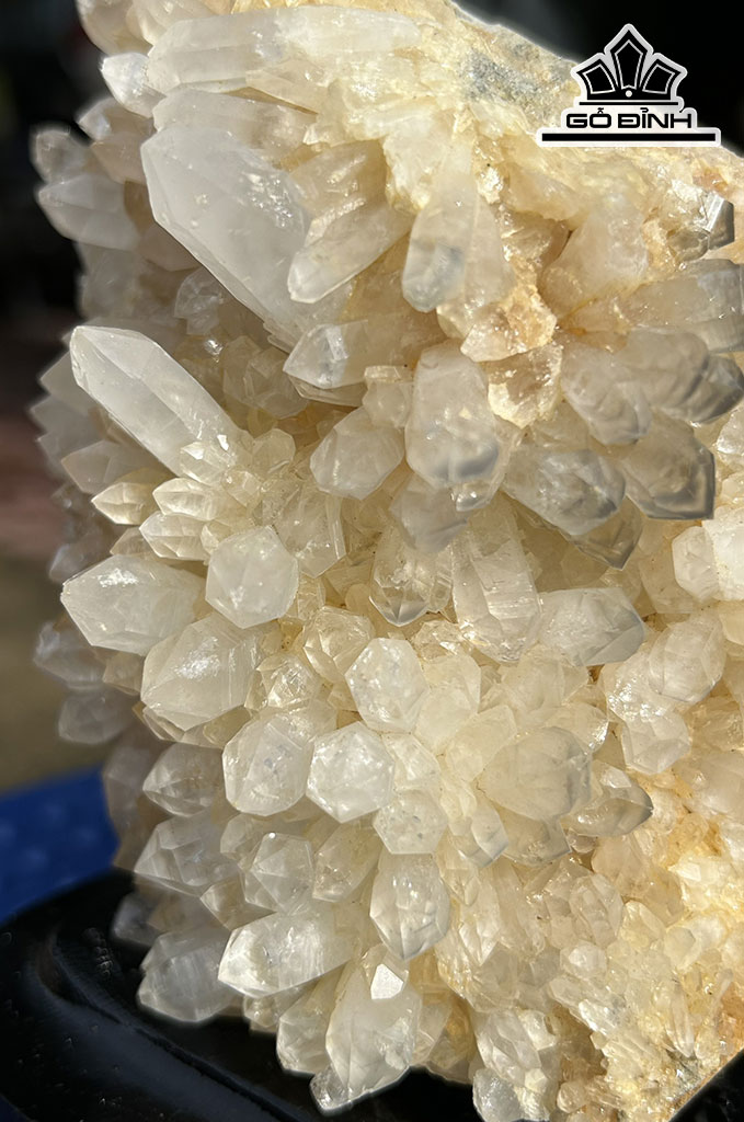 Tác Phẩm Đá Thạch Anh Chóp Cao 11 Ngang 14 (cm) 1,4kg