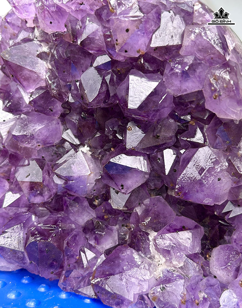 Tác Phẩm Đá Thạch Anh Tím Cao 22 Ngang 20 (cm) 5kg