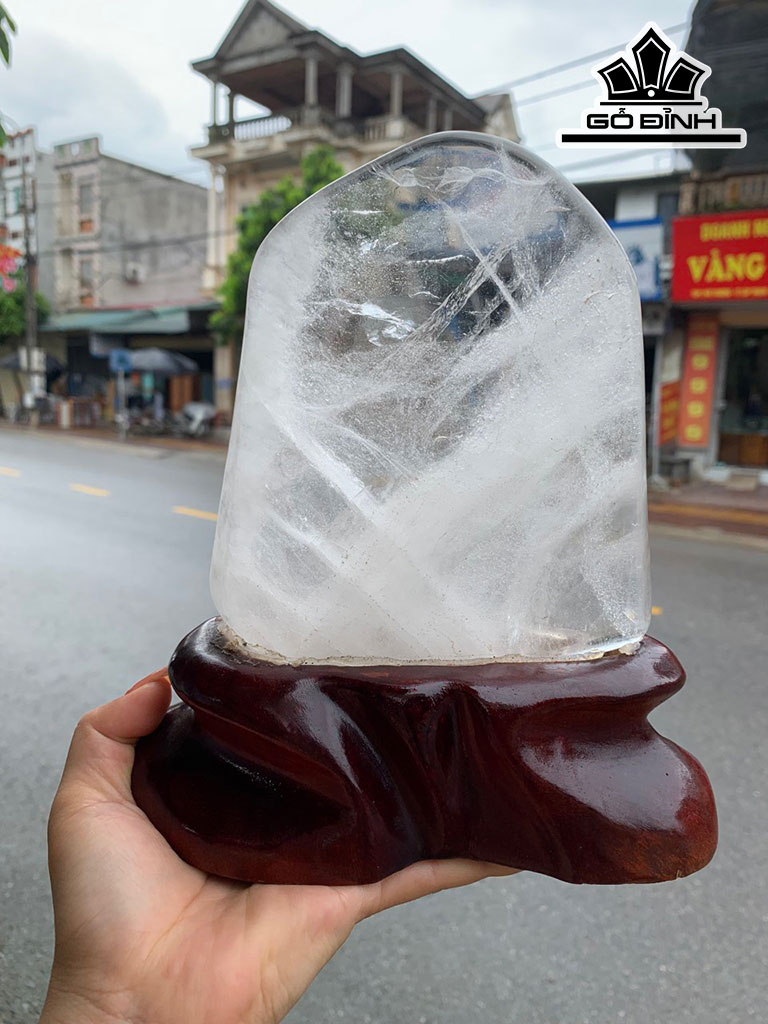 Tác Phẩm Đá Thạch Anh Trắng Cao 20,6 Ngang 19 (cm) 1,25kg