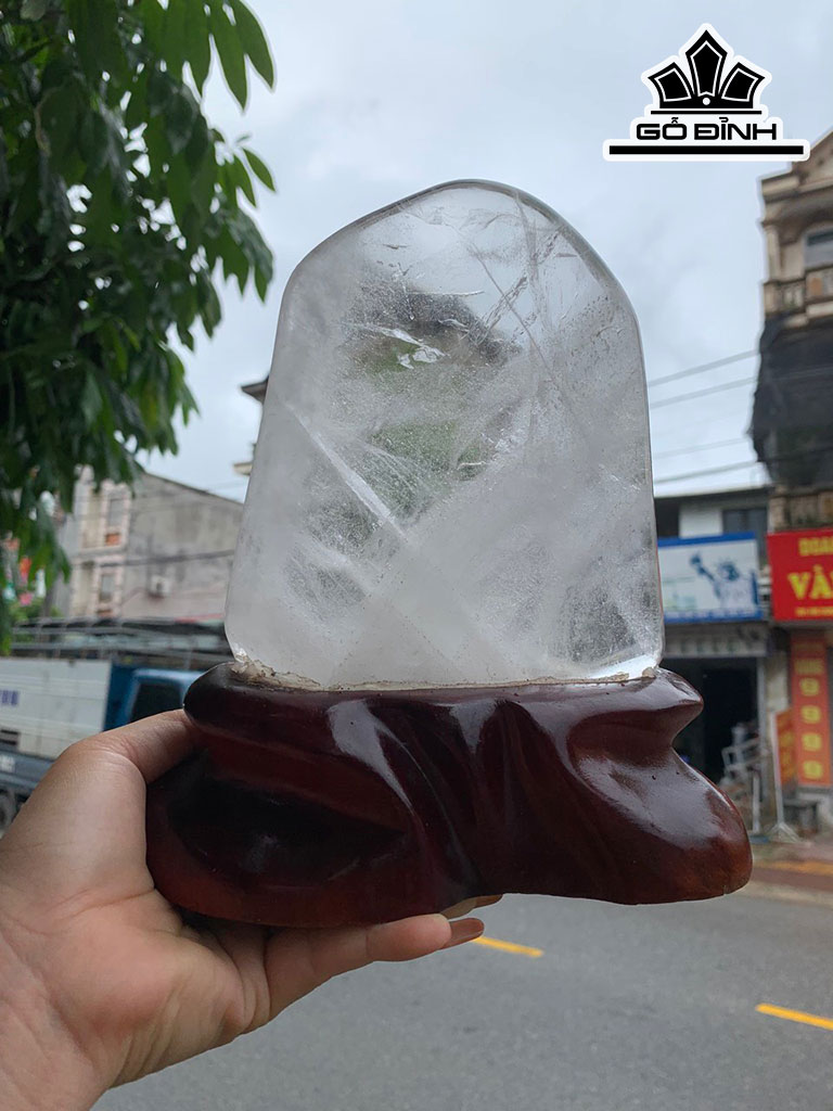 Tác Phẩm Đá Thạch Anh Trắng Cao 20,6 Ngang 19 (cm) 1,25kg