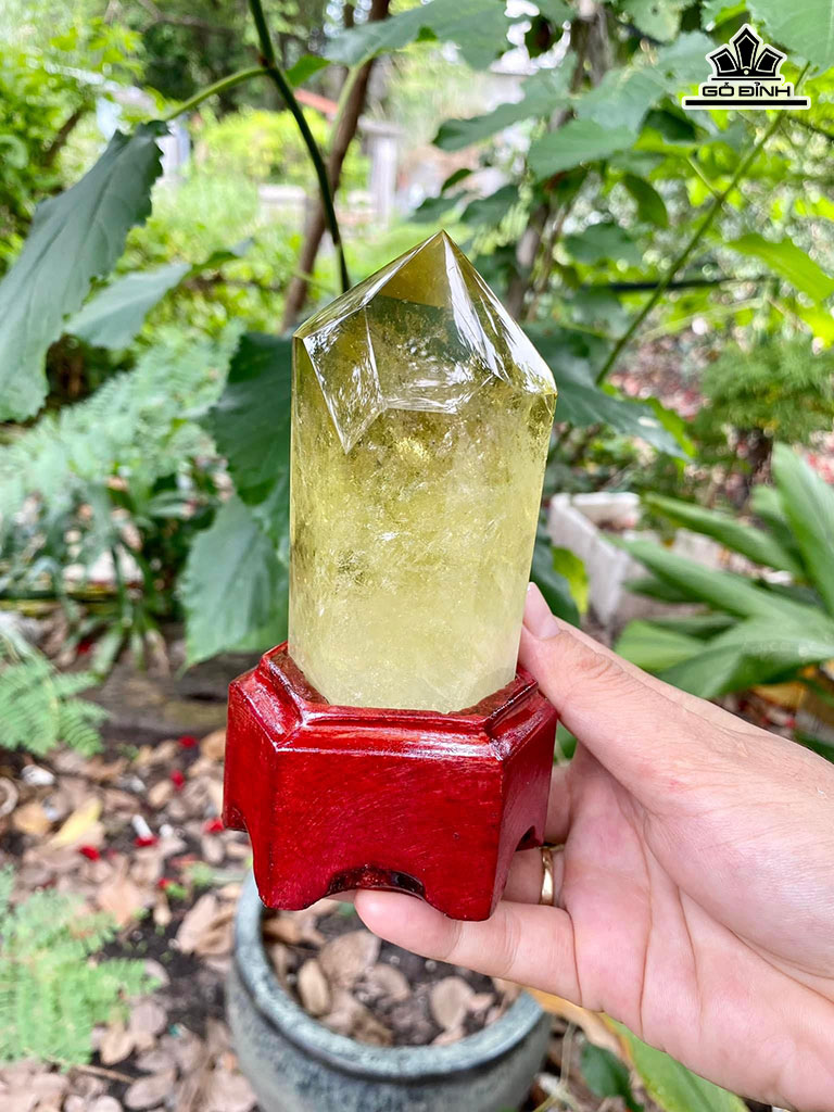 Tác Phẩm Đá Thạch Anh Vàng Cao 12 (cm) 350gram