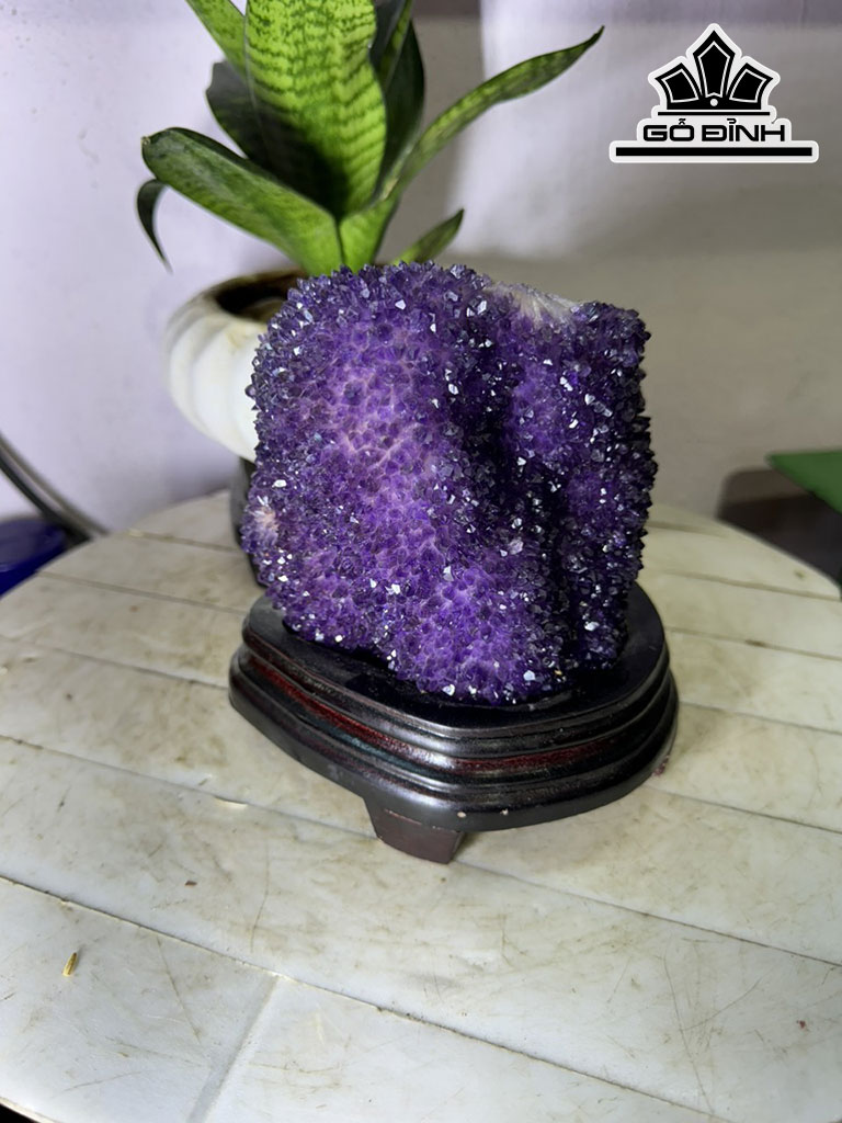 Tác Phẩm Đá Thạch Anh Tím Cao 17 Ngang 13 (cm) 2kg