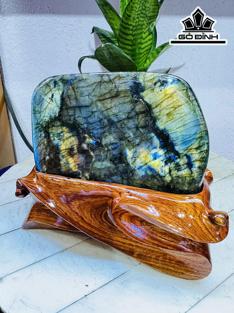 Tác Phẩm Đá Xà Cừ (Labradorite) Cao 18 Ngang 17 (cm) 2,9kg