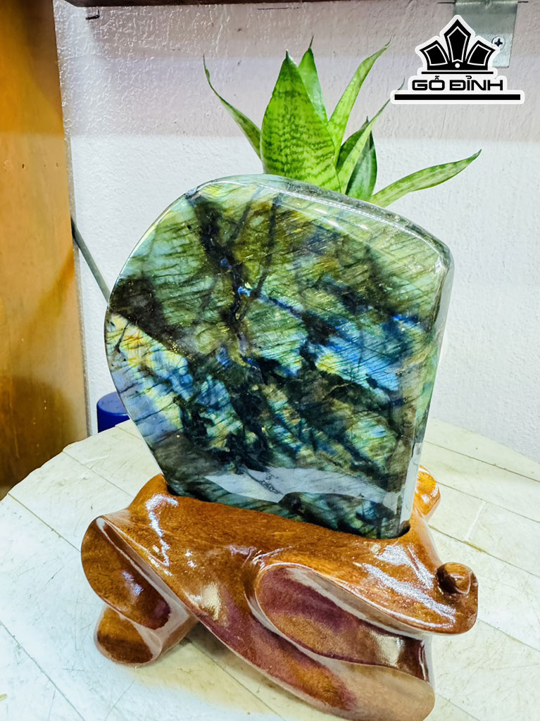 Tác Phẩm Đá Xà Cừ (Labradorite) Cao 20 Ngang 14 (cm) 2,8kg