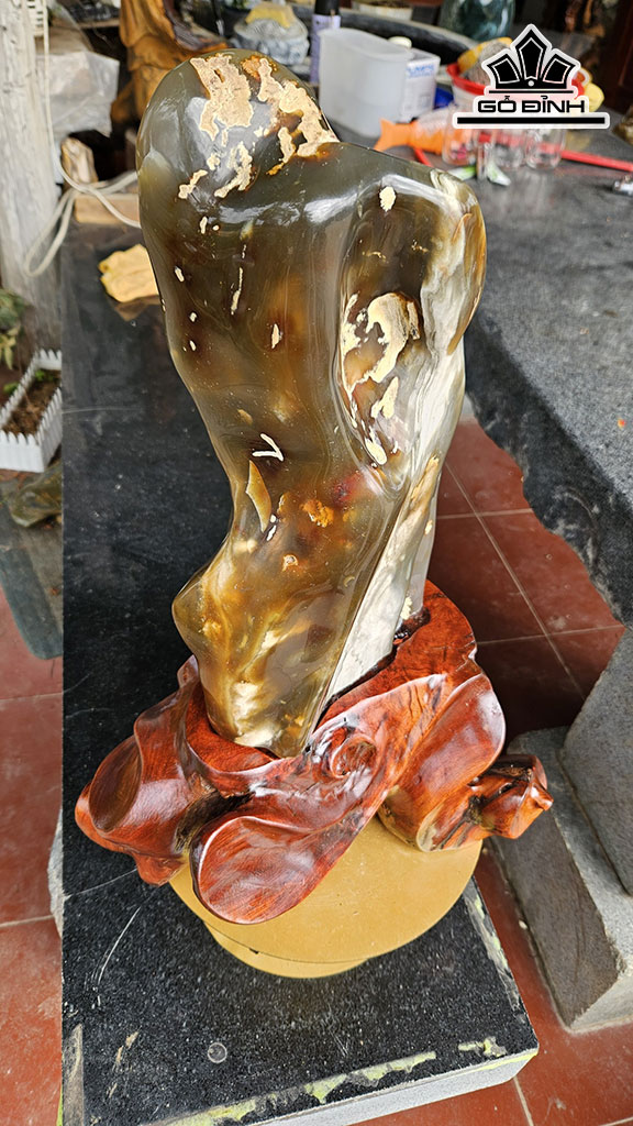 Tác Phẩm Đá Mã Não Thấu Quang Cao 55 Ngang 20 (cm) 13kg