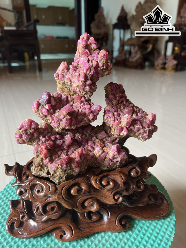 Tinh Thể Đá Ruby Cao 26 (cm) 2,6kg