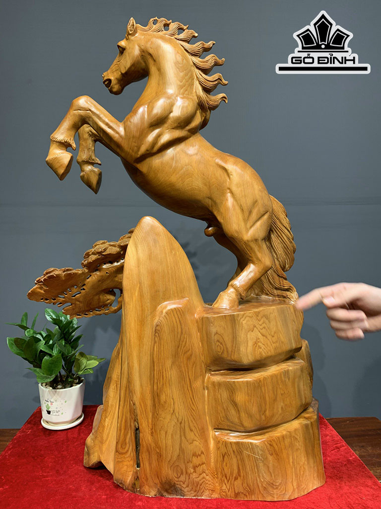 Tượng Ngựa Phong Thủy (Nhất Mã Phi Thiên) Gỗ Ngọc Am Cao 85 Ngang 58 Sâu 26 (cm)