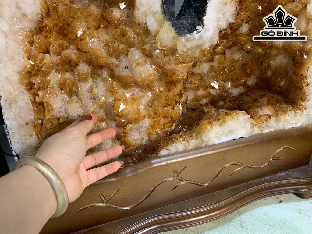 Động Đá Thạch Anh Vàng Cao 46 Ngang 54 Sâu 28 (cm) 81,25kg