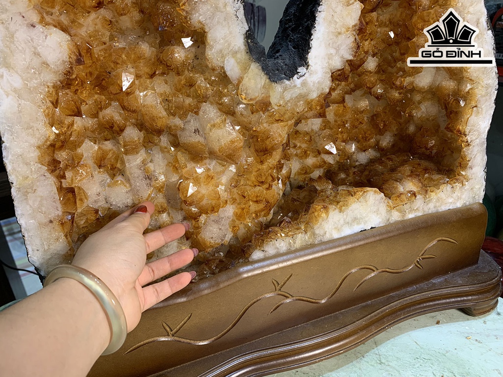 Động Đá Thạch Anh Vàng Cao 46 Ngang 54 Sâu 28 (cm) 81,25kg