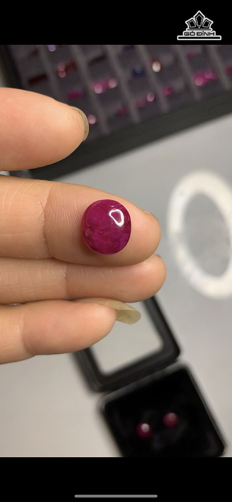 Viên Đá Ruby Đỏ Huyết Cao 4,2 Ngang 9,6 Sâu 11 (mm) 4,5cts