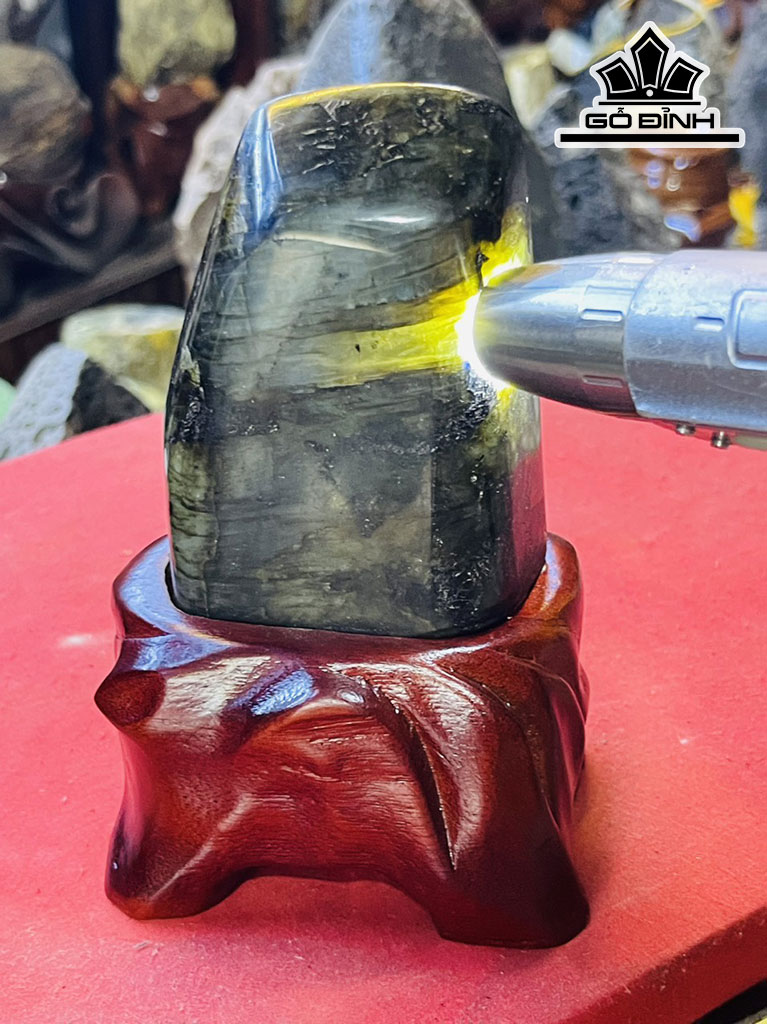 Tác Phẩm Đá Xà Cừ (Labradorite) Cao 16 (cm) 0,8kg