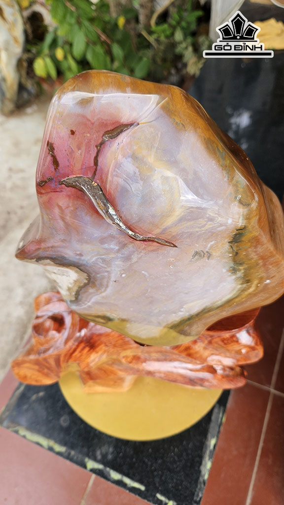Tác Phẩm Đá Mã Não Hồng Cam Cao 49 Ngang 23 (cm) 11kg