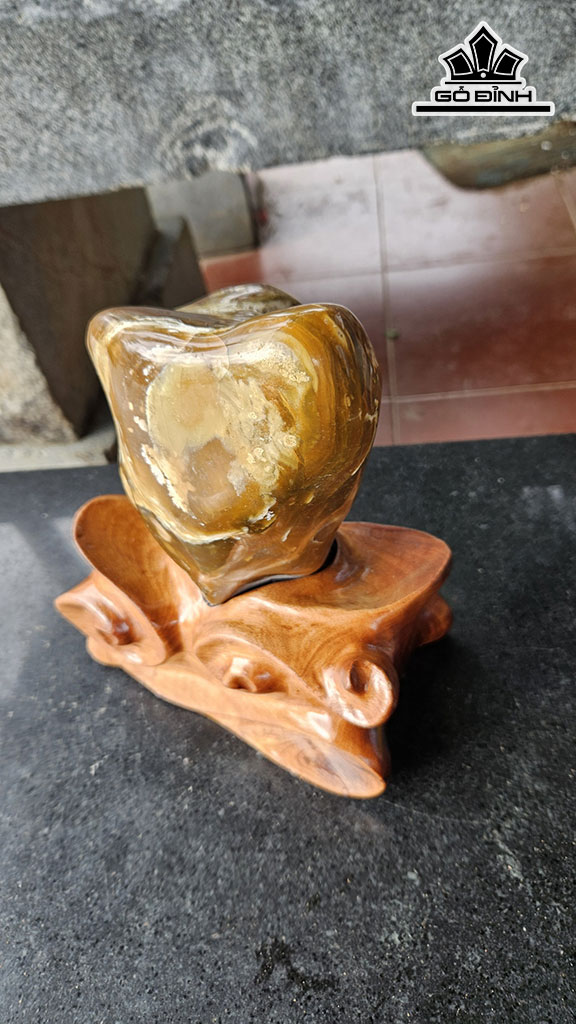 Tác Phẩm Đá Mã Não Mật Ong Cao 29 Ngang 12 (cm) 5kg