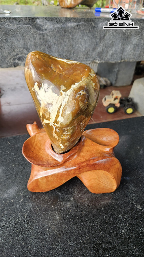Tác Phẩm Đá Mã Não Mật Ong Cao 29 Ngang 12 (cm) 5kg