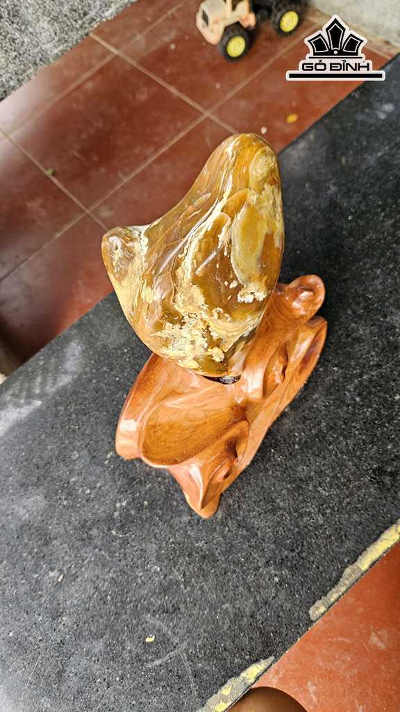 Tác Phẩm Đá Mã Não Mật Ong Cao 29 Ngang 12 (cm) 5kg