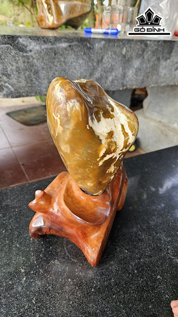 Tác Phẩm Đá Mã Não Mật Ong Cao 29 Ngang 12 (cm) 5kg