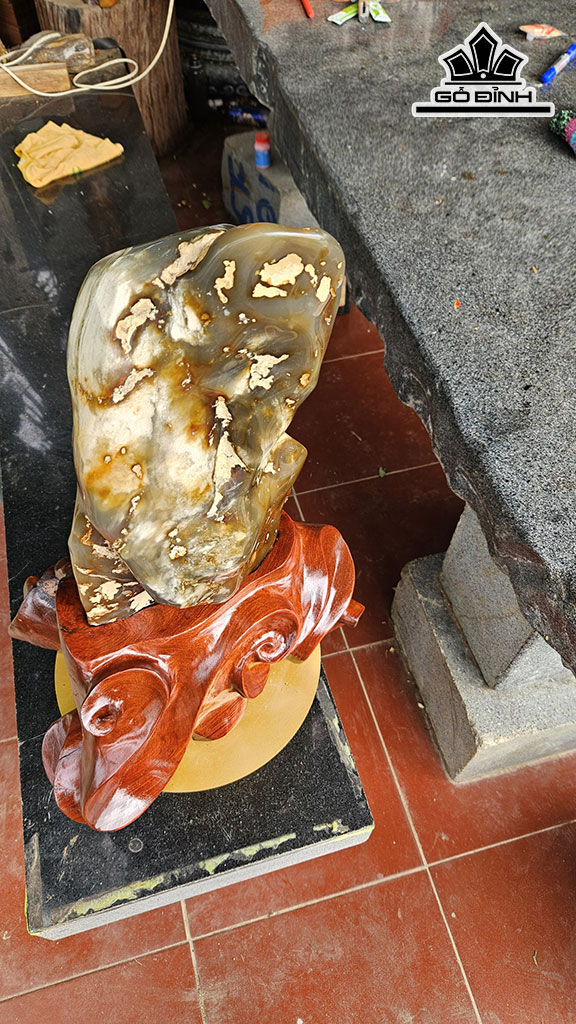 Tác Phẩm Đá Mã Não Thấu Quang Cao 55 Ngang 20 (cm) 13kg