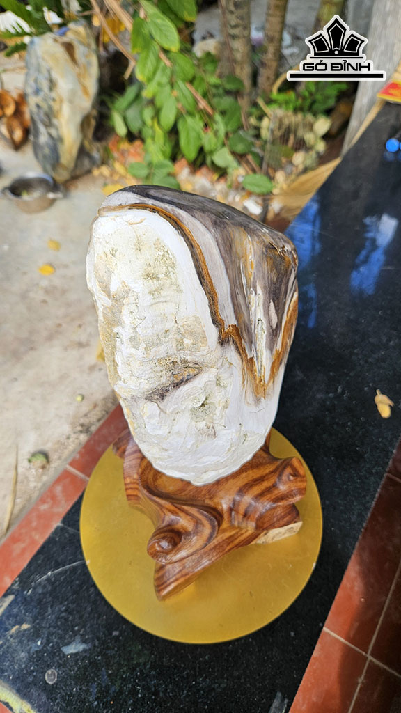 Tác Phẩm Gỗ Hóa Ngọc Cao 47 Ngang 16 (cm) 6,5kg