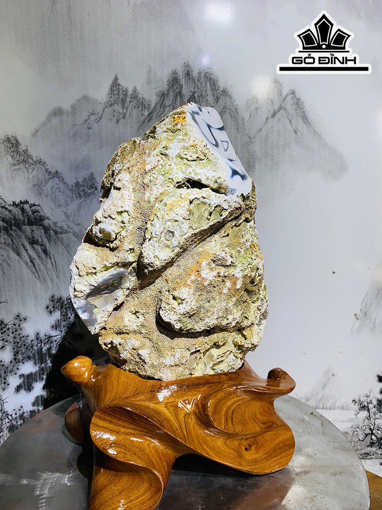 Tác Phẩm Đá Mã Não Cao 34 Ngang 20 (cm) 7,8kg