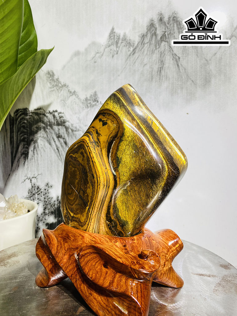Tác Phẩm Đá Thạch Anh Mắt Hổ Cao 26 Ngang 16 (cm) 3,6kg