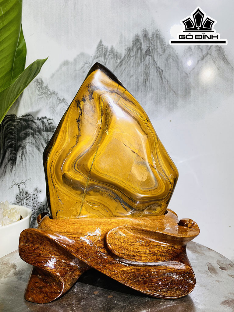 Tác Phẩm Đá Thạch Anh Mắt Hổ Cao 28 Ngang 20 (cm) 4,7kg
