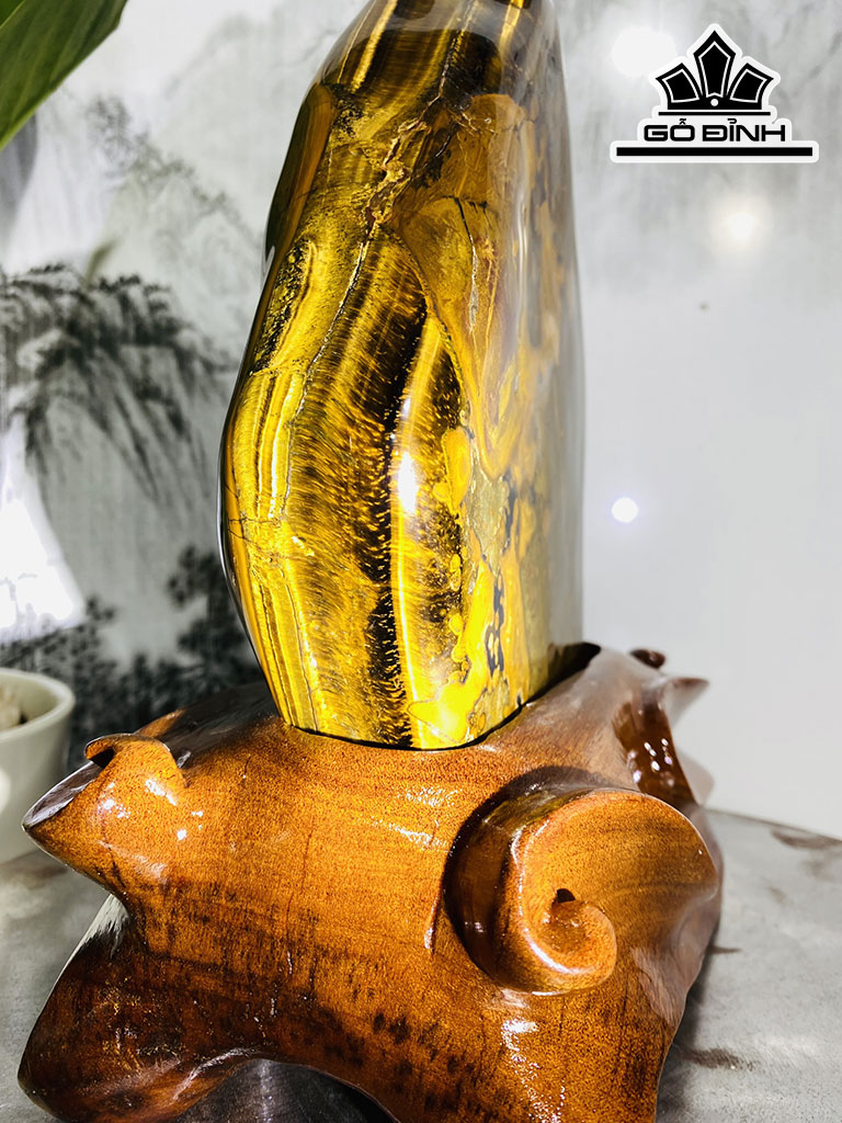 Tác Phẩm Đá Thạch Anh Mắt Hổ Cao 28 Ngang 20 (cm) 4,7kg