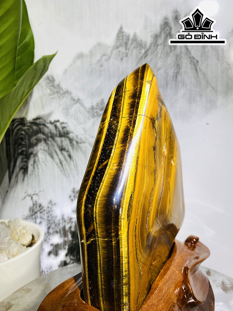 Tác Phẩm Đá Thạch Anh Mắt Hổ Cao 28 Ngang 20 (cm) 4,7kg