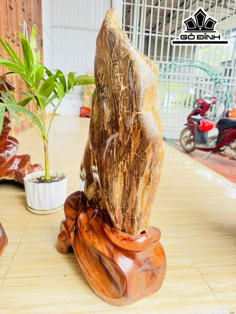 Tác Phẩm Gỗ Hóa Thạch Cao 62 Ngang 27 (cm) 22kg