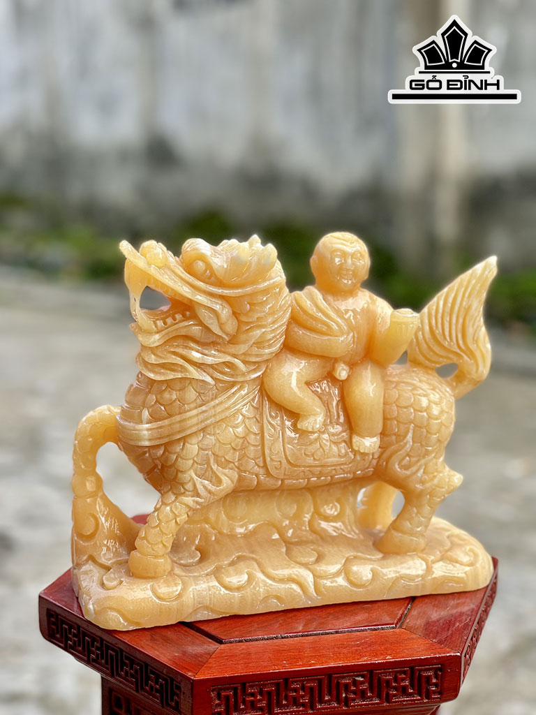Tác Phẩm Kỳ Lân Khổng Tử Đá Ngọc Hoàng Long Cao 23 Ngang 20 (cm) 4kg