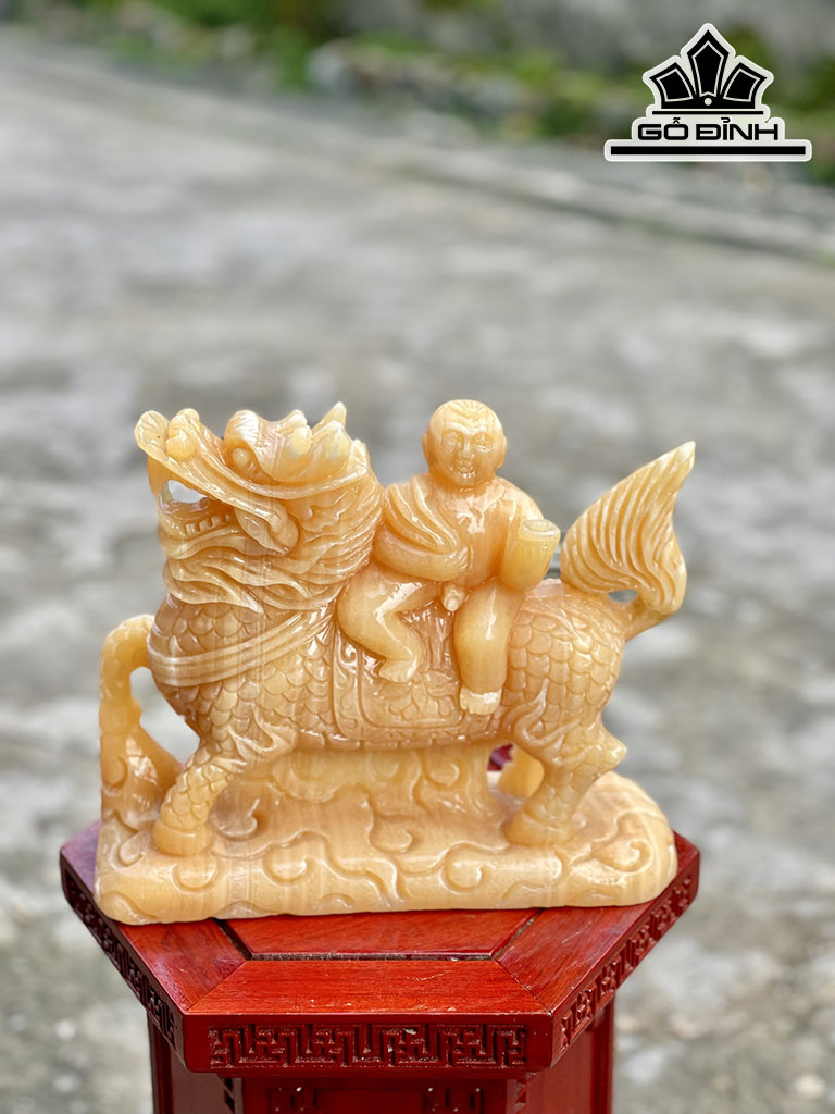 Tác Phẩm Kỳ Lân Khổng Tử Đá Ngọc Hoàng Long Cao 23 Ngang 20 (cm) 4kg