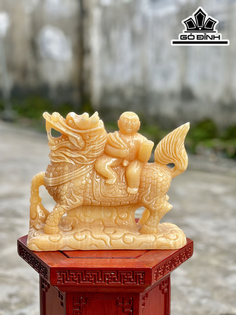 Tác Phẩm Kỳ Lân Khổng Tử Đá Ngọc Hoàng Long Cao 23 Ngang 20 (cm) 4kg
