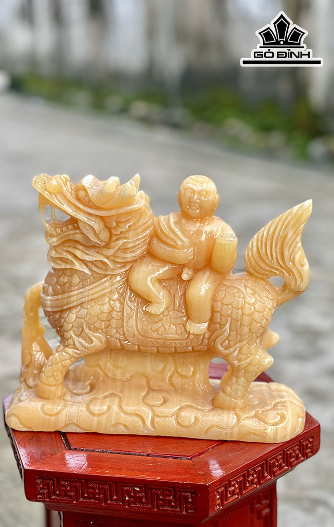 Tác Phẩm Kỳ Lân Khổng Tử Đá Ngọc Hoàng Long Cao 23 Ngang 20 (cm) 4kg