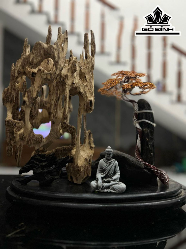 Tác Phẩm Trầm Kiến Bonsai Gỗ Trầm Hương Cao 40 Ngang 17 (cm) 300gr