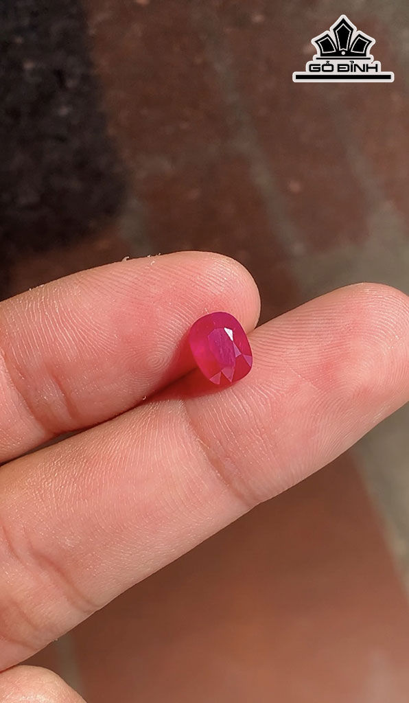 Viên Đá Ruby Lục Yên Cao 7,9 Ngang 6,1 Sâu 3,8 (mm) 1,7cts