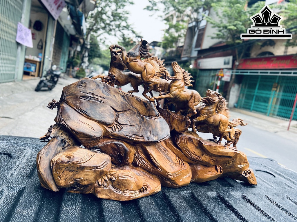 Tượng Bát Mã Truy Phong Gỗ Bách Xanh Cao