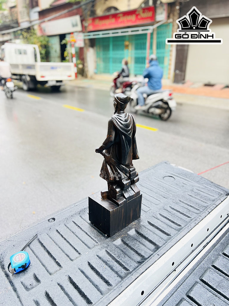 Tượng Trần Quốc Tuấn Gỗ Mun Hoa Cao 60 Ngang 19 Sâu 15 (cm)