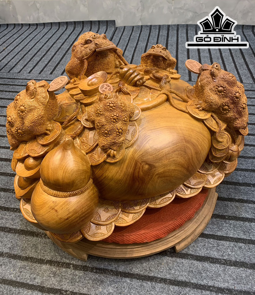 Tượng Ngũ Cóc Trấn Chum Tiền Gỗ Hương Cao 35 Ngang 66 Sâu 52 (cm)