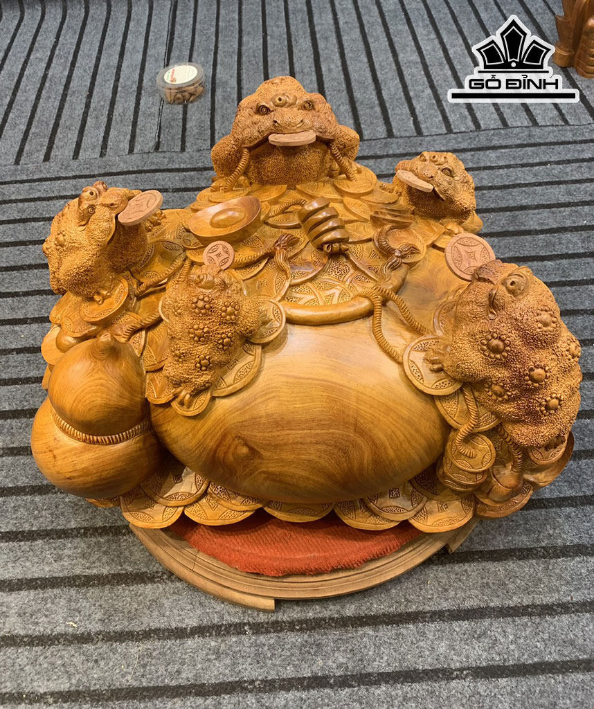 Tượng Ngũ Cóc Trấn Chum Tiền Gỗ Hương Cao 35 Ngang 66 Sâu 52 (cm)