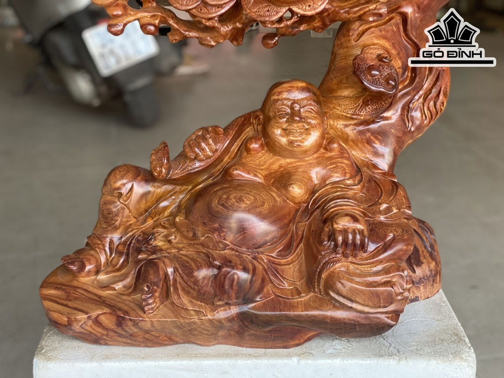 Tượng Phật Di Lặc Ngồi Gốc Tùng Gỗ Hương Cao 57 Ngang 52 Sâu 23 (cm)