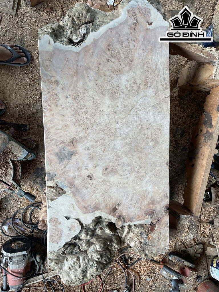 Bàn Trà Gỗ Nu Huyết Long Dài 135 Rộng 59 Dày 6,5 (cm)