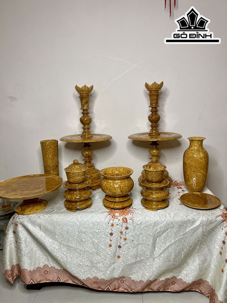 Bộ Đèn Thờ Gỗ Nu Dổi Cao 70 (cm)