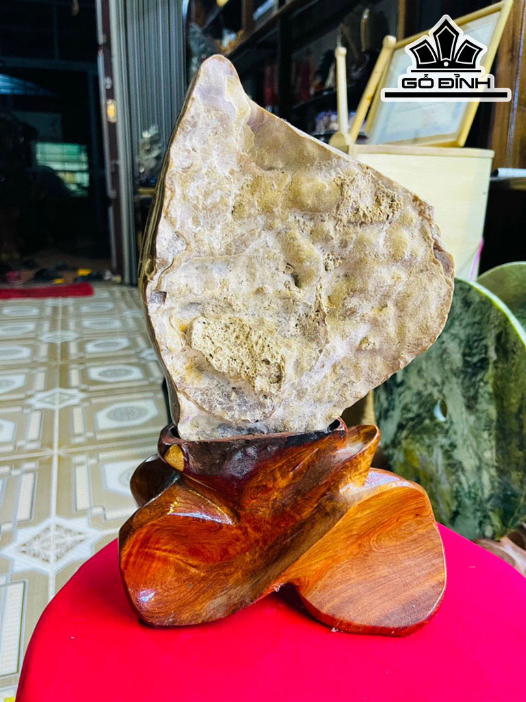 Tác Phẩm Đá Mã Não Cao 31 (cm) 2,4kg