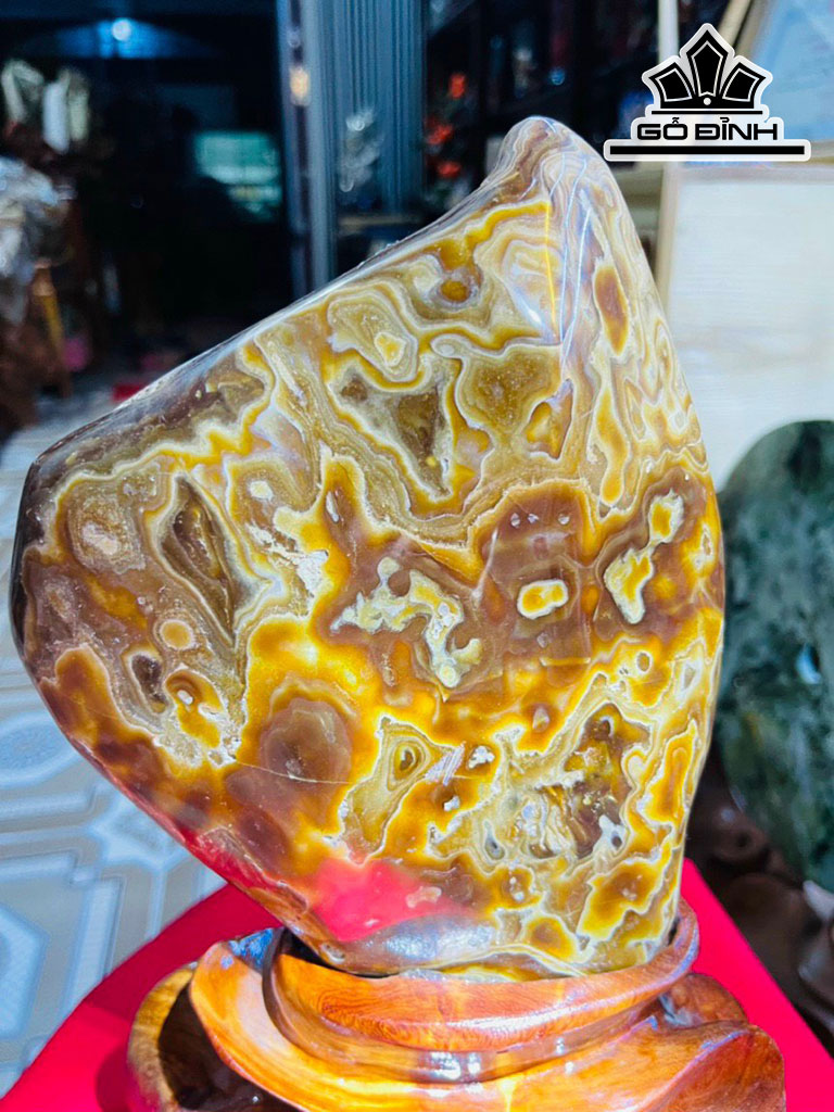 Tác Phẩm Đá Mã Não Cao 31 (cm) 2,4kg