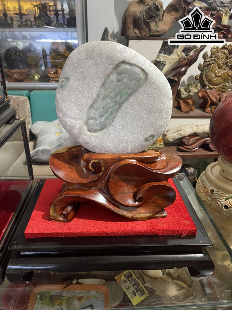 Tác Phẩm Đá Ngọc Bích Cao 36 (cm) 8,6kg