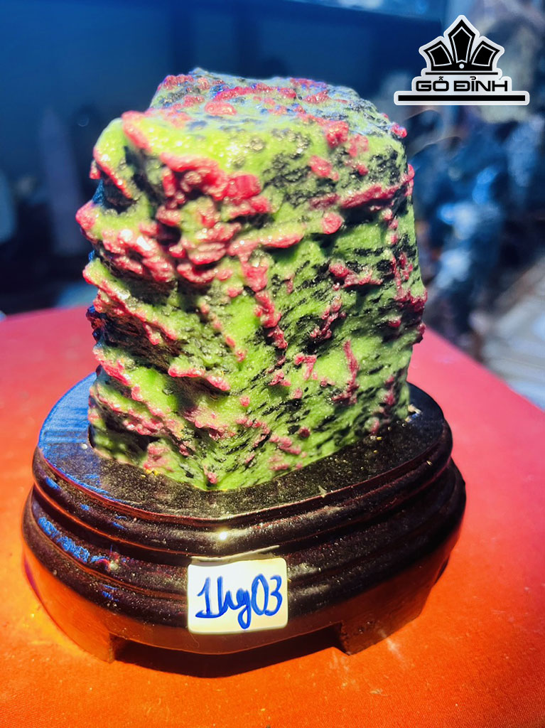 Tác Phẩm Đá Ruby Cao 13 (cm) 1,03kg