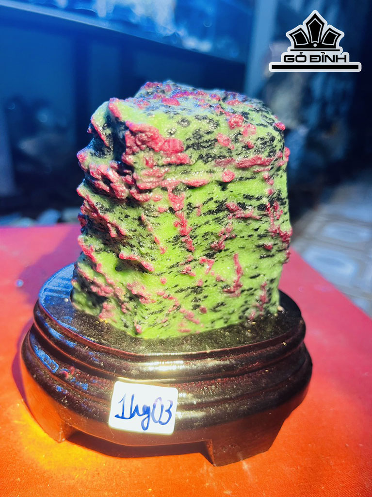 Tác Phẩm Đá Ruby Cao 13 (cm) 1,03kg