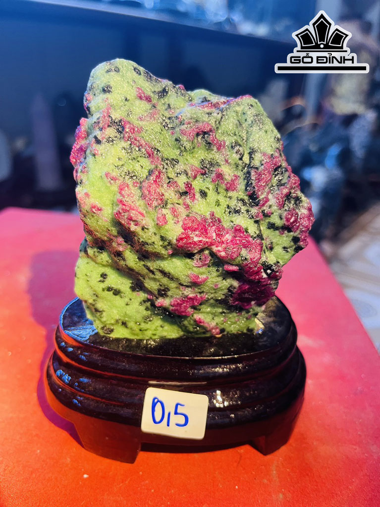 Tác Phẩm Đá Ruby Cao 14 (cm) 0,5kg